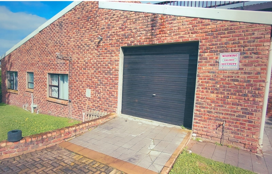 4 Bedroom Property for Sale in Oyster Bay Eastern Cape